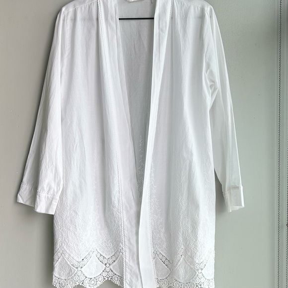 SOFT SURROUNDINGS white cotton embroidered robe lace mini wrap - Picture 3 of 6
